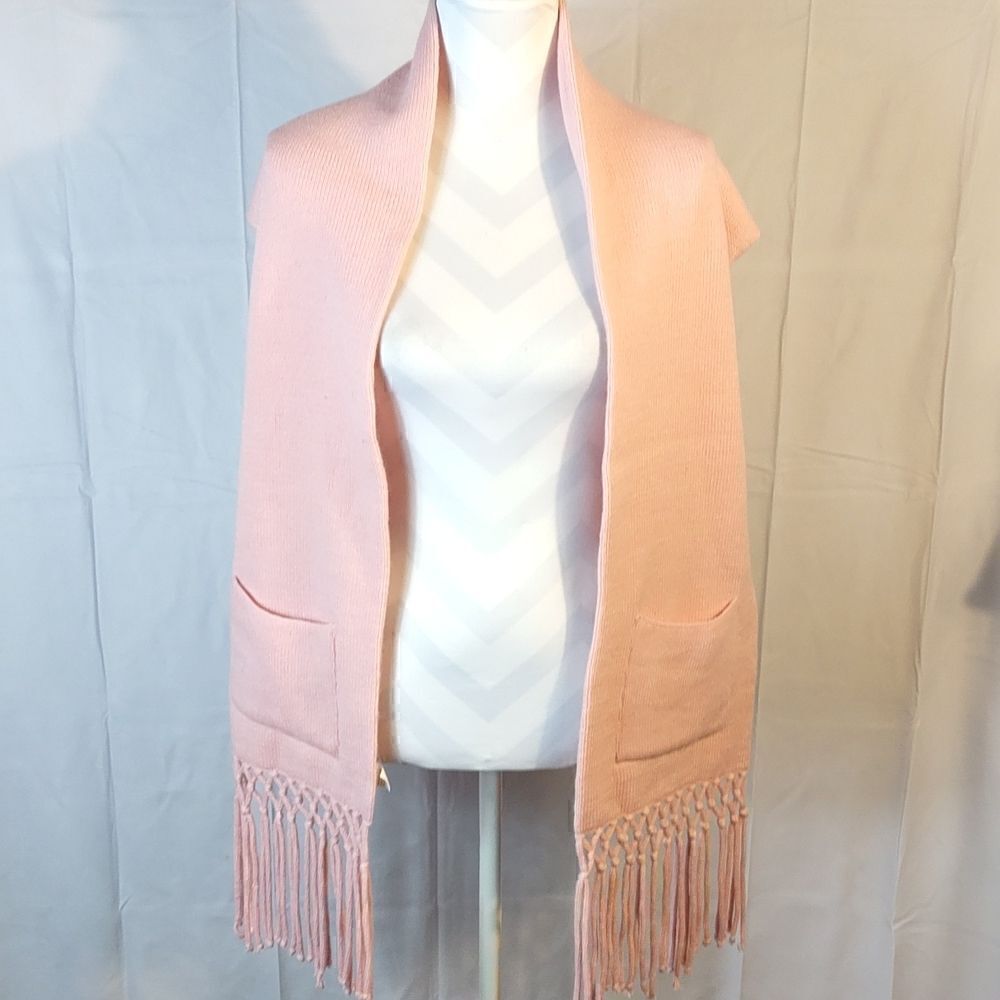 Fringed Pink Scarf With Pockets - Picture 5 of 5